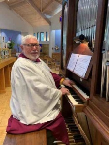 Bill Elliott at the organ